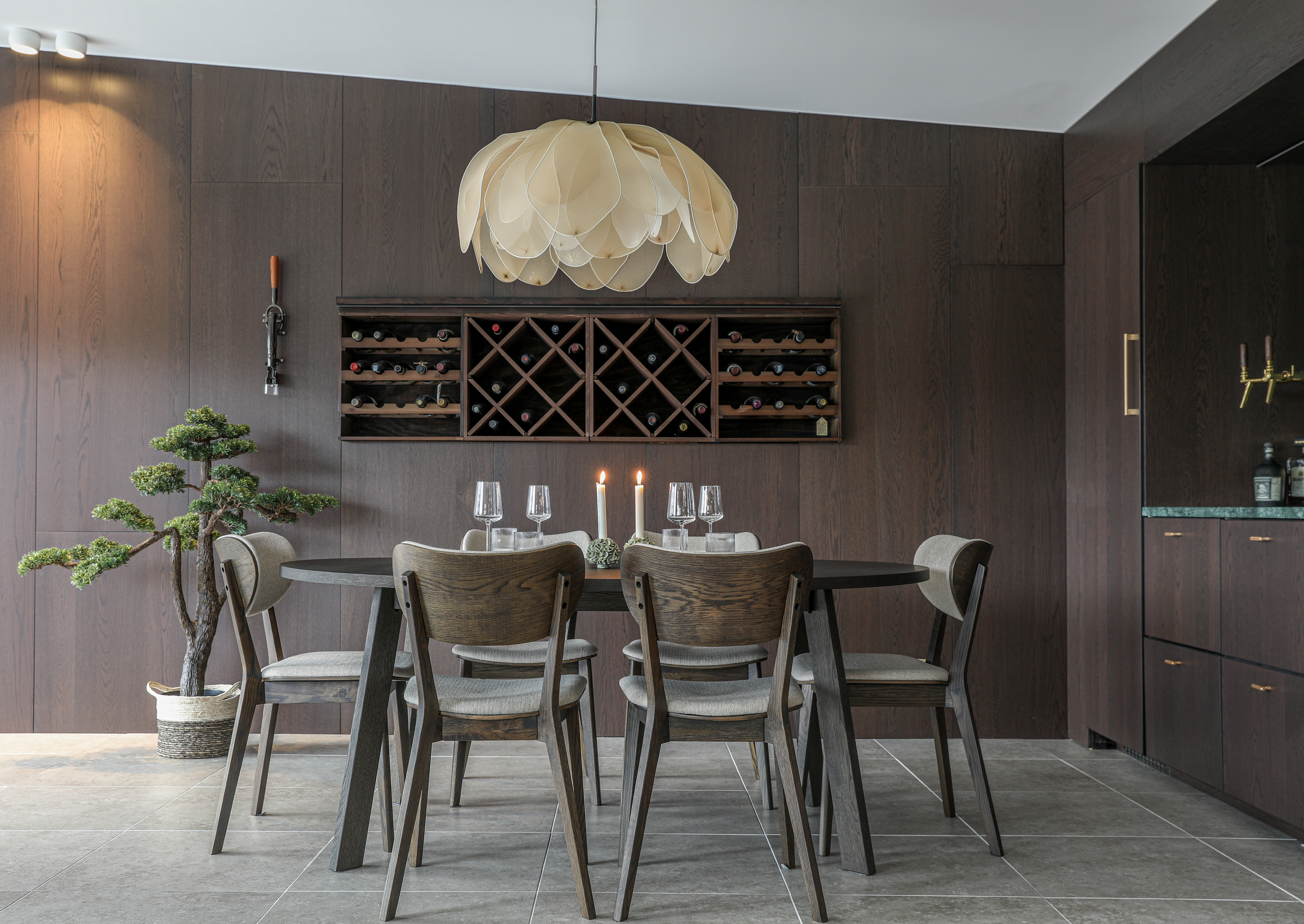 Glenside matbord brun med 6st Kato stolar