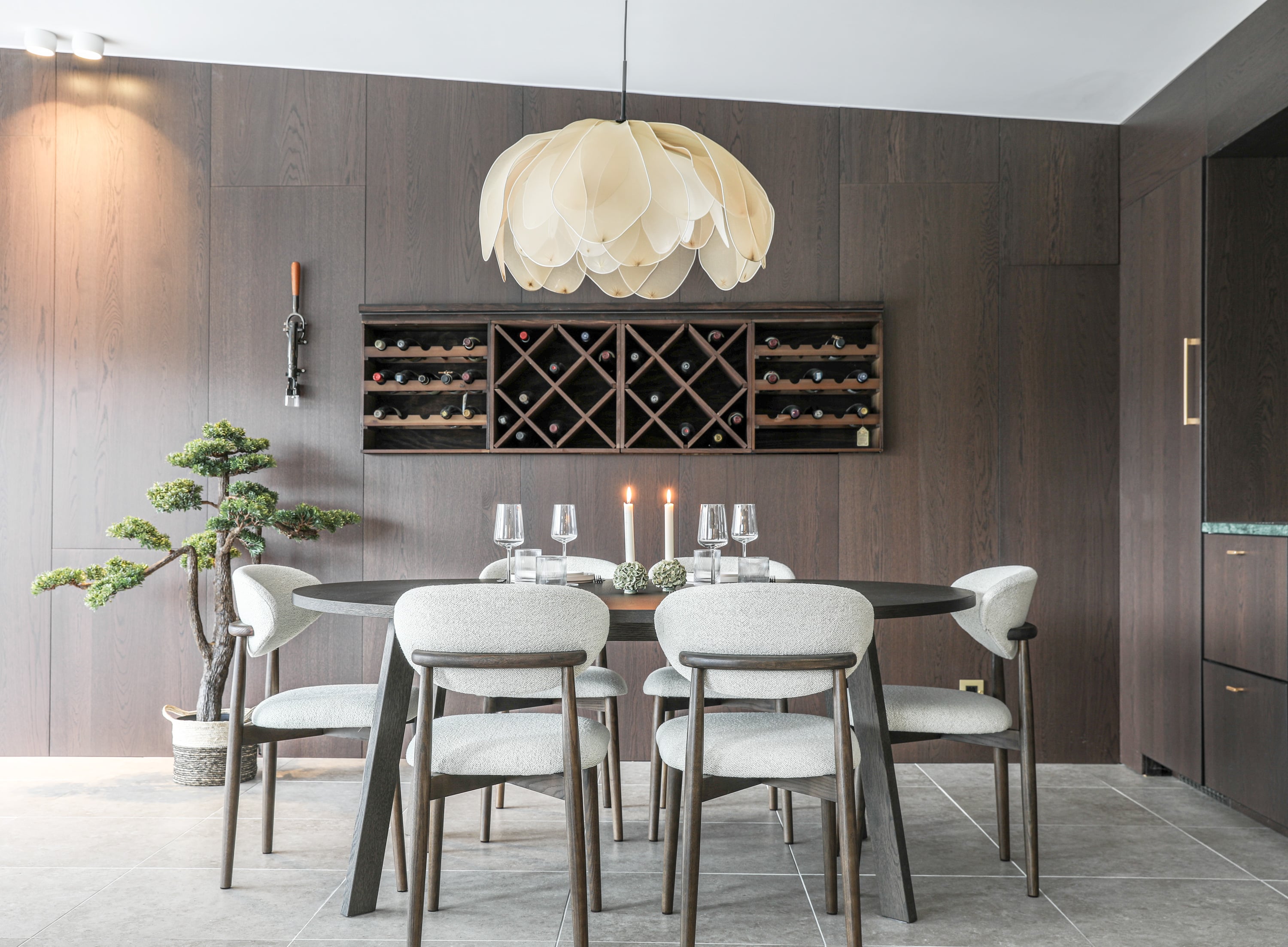 Glenside matbord brun med 6st Le Chic stolar