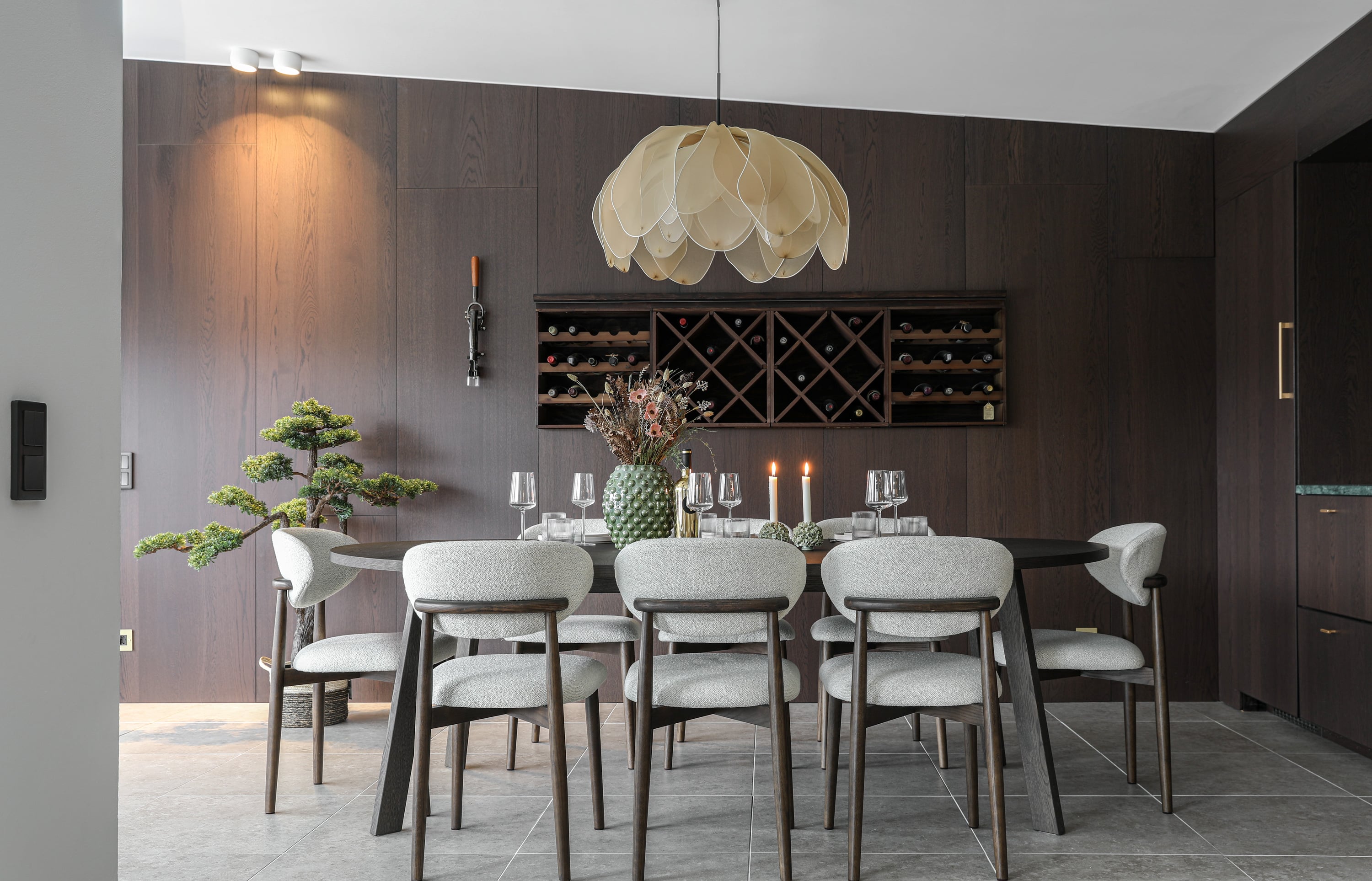 Glenside matbord brun med 8st Le Chic stolar