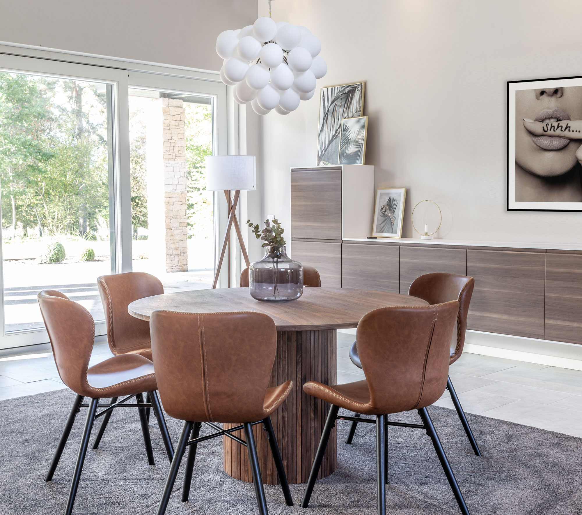 Circle 130 valnöt med Haderslev stolar