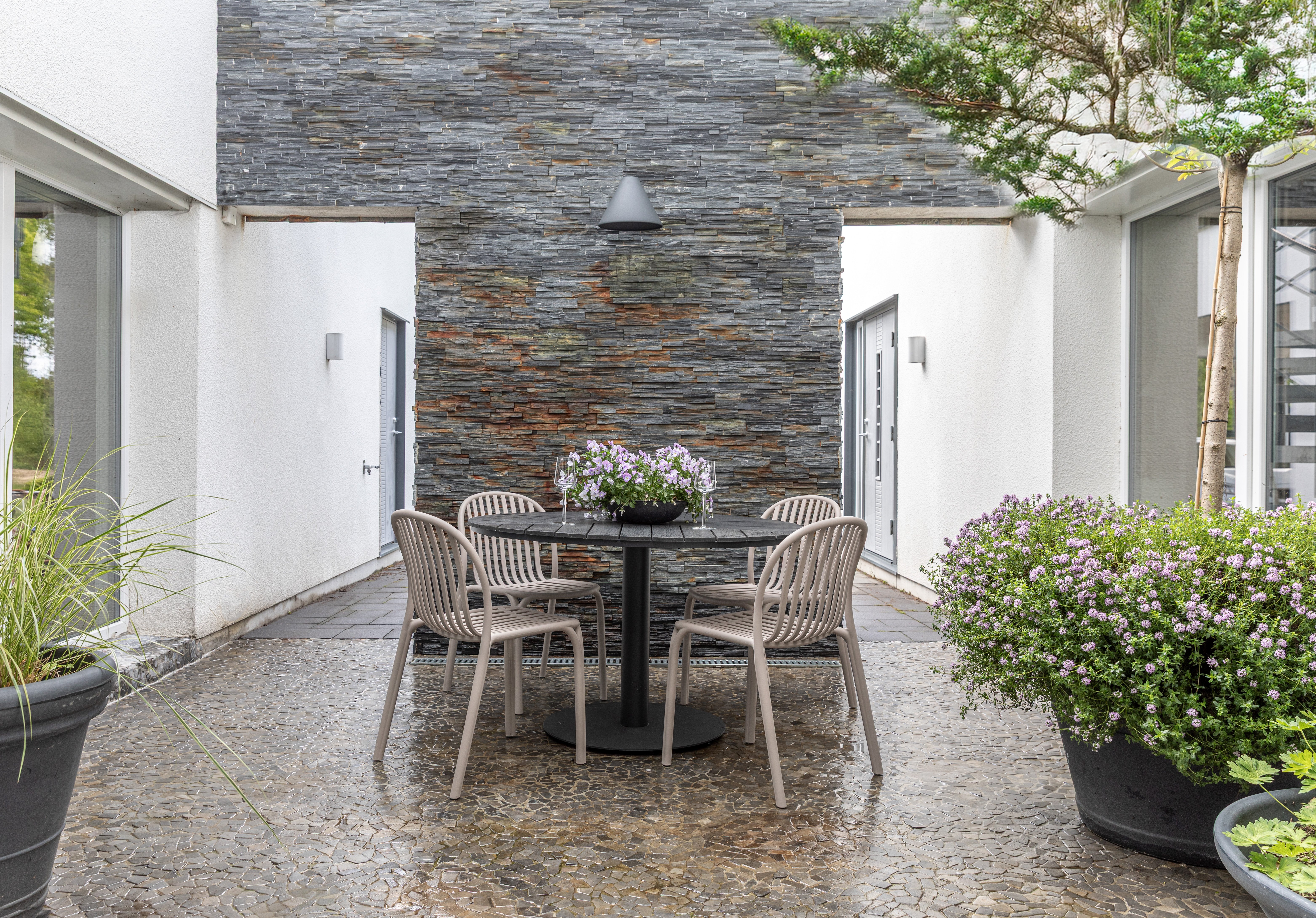 Vikholm matgrupp med Noa stol Beige