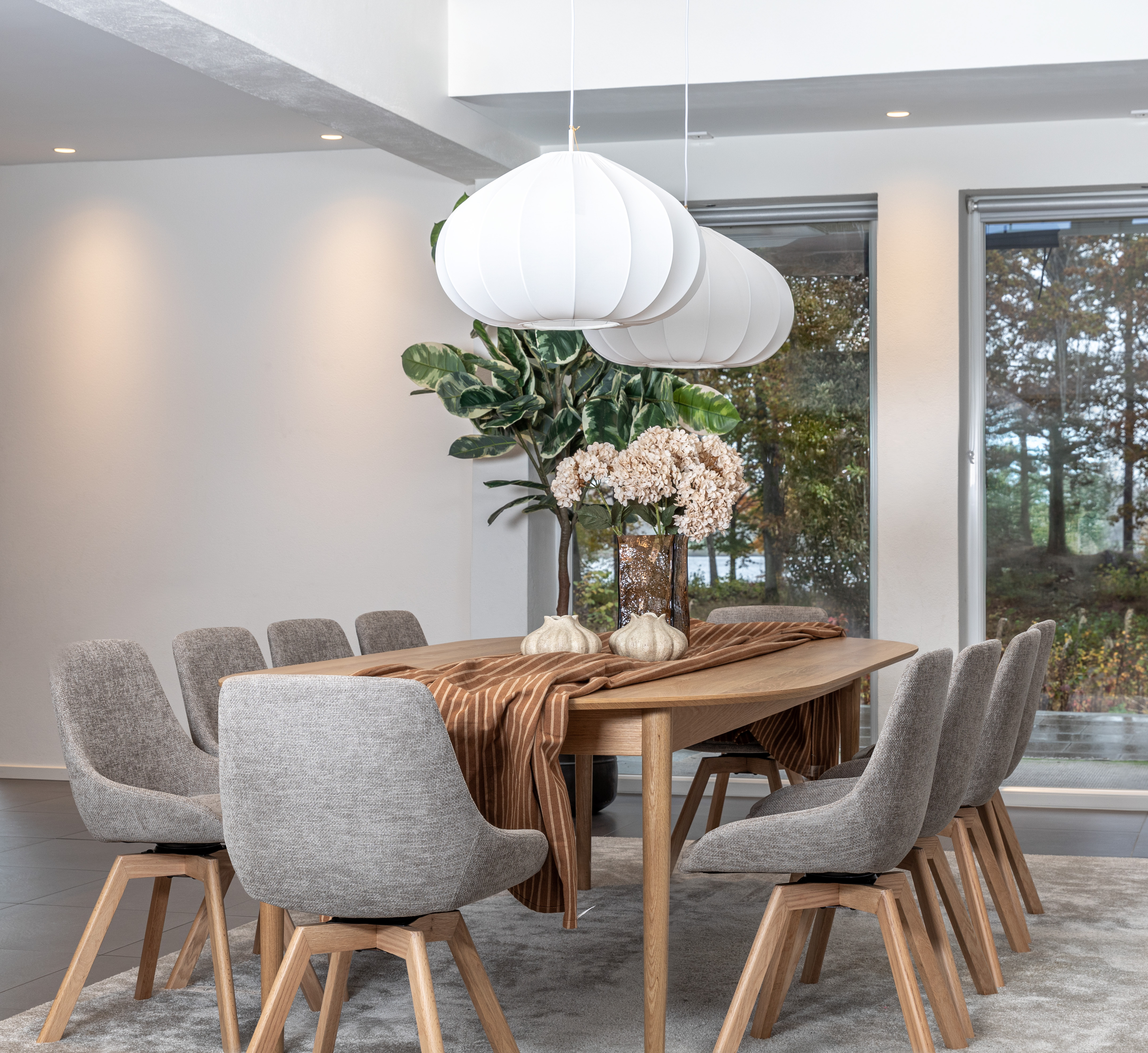 Oskar matgrupp ek 260x130cm med 10 Amaris stolar