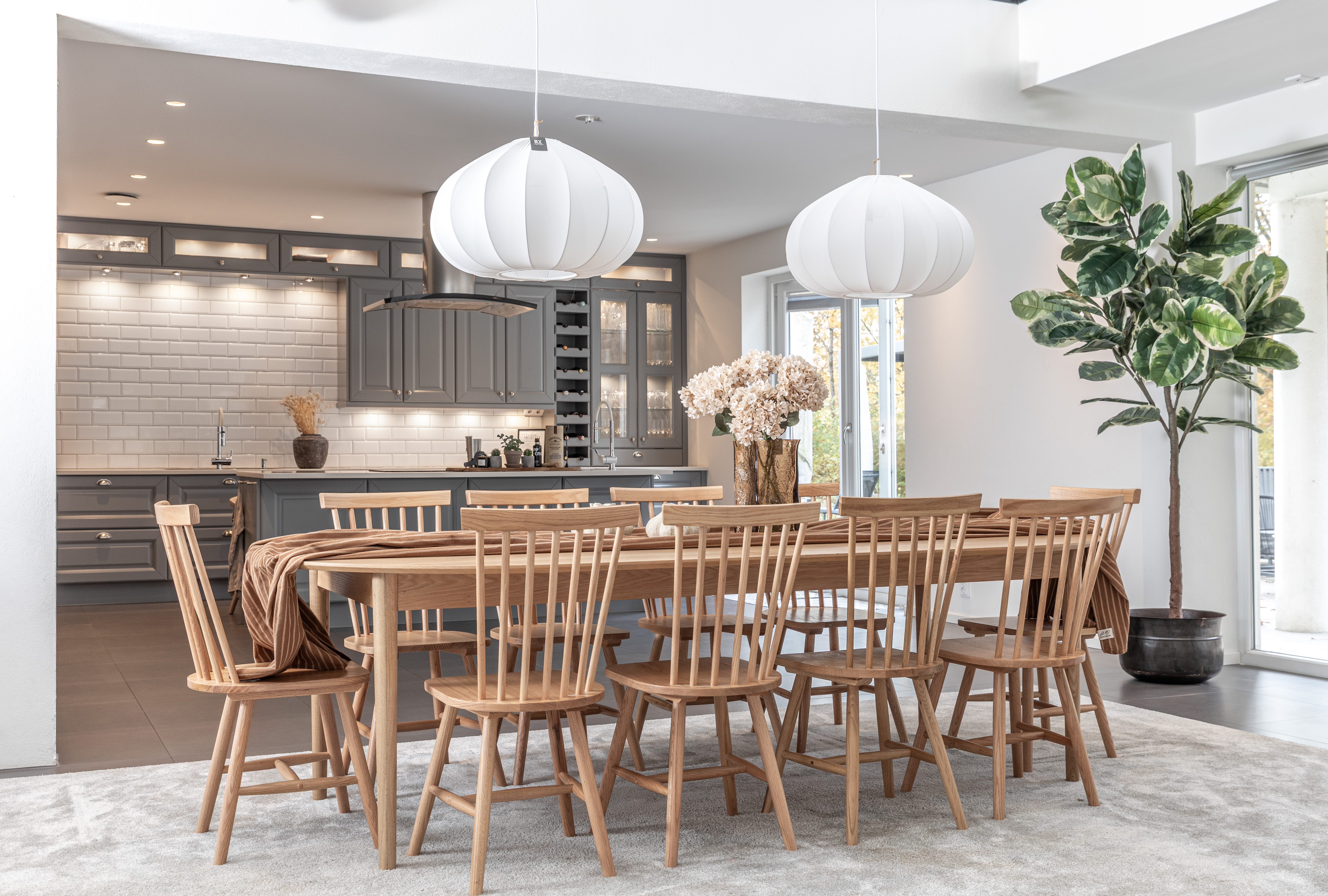 Oskar matgrupp ek 260x130cm med 10 Stol 1