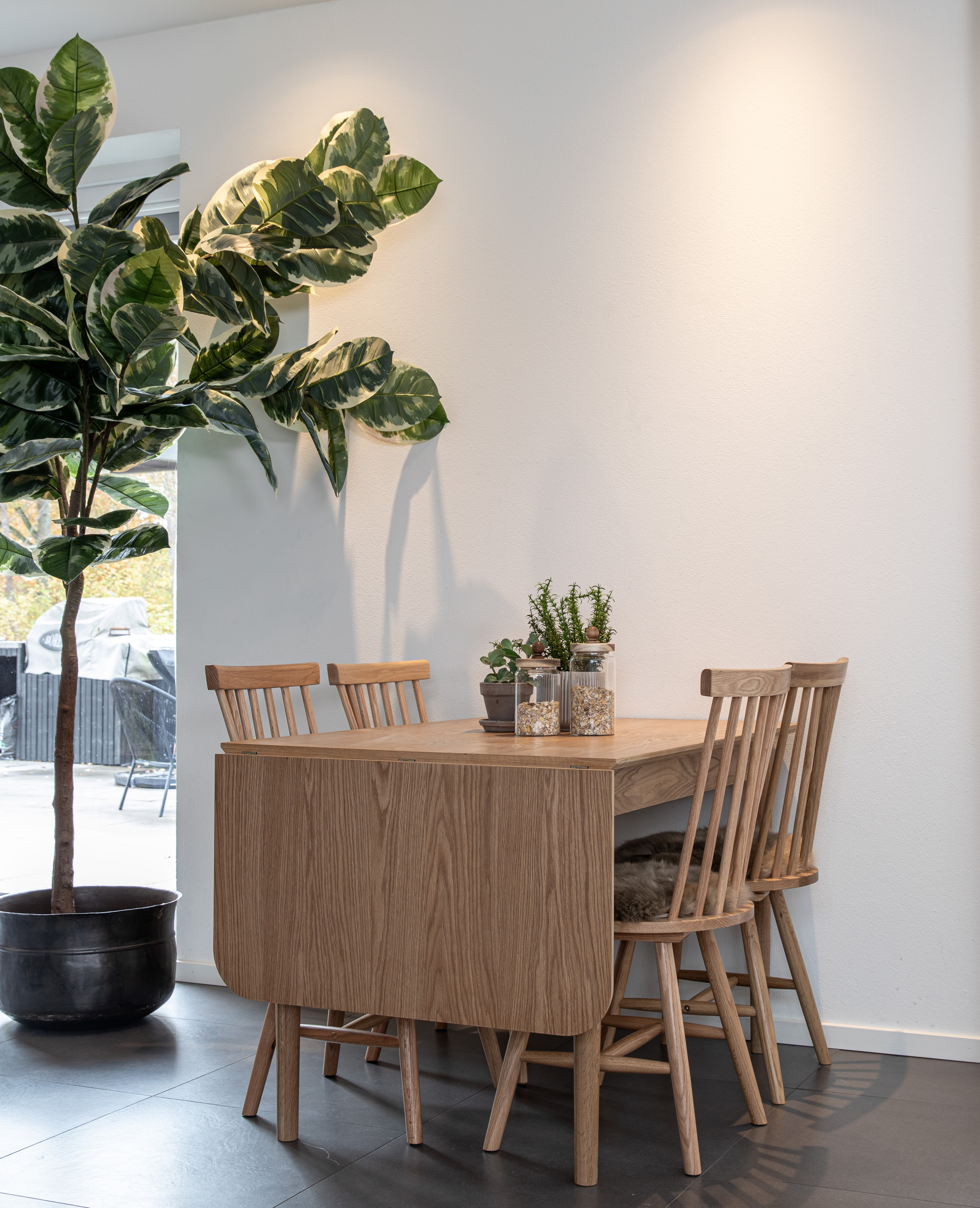Oskar matgrupp ek 120x80cm + klaff med Stol 1