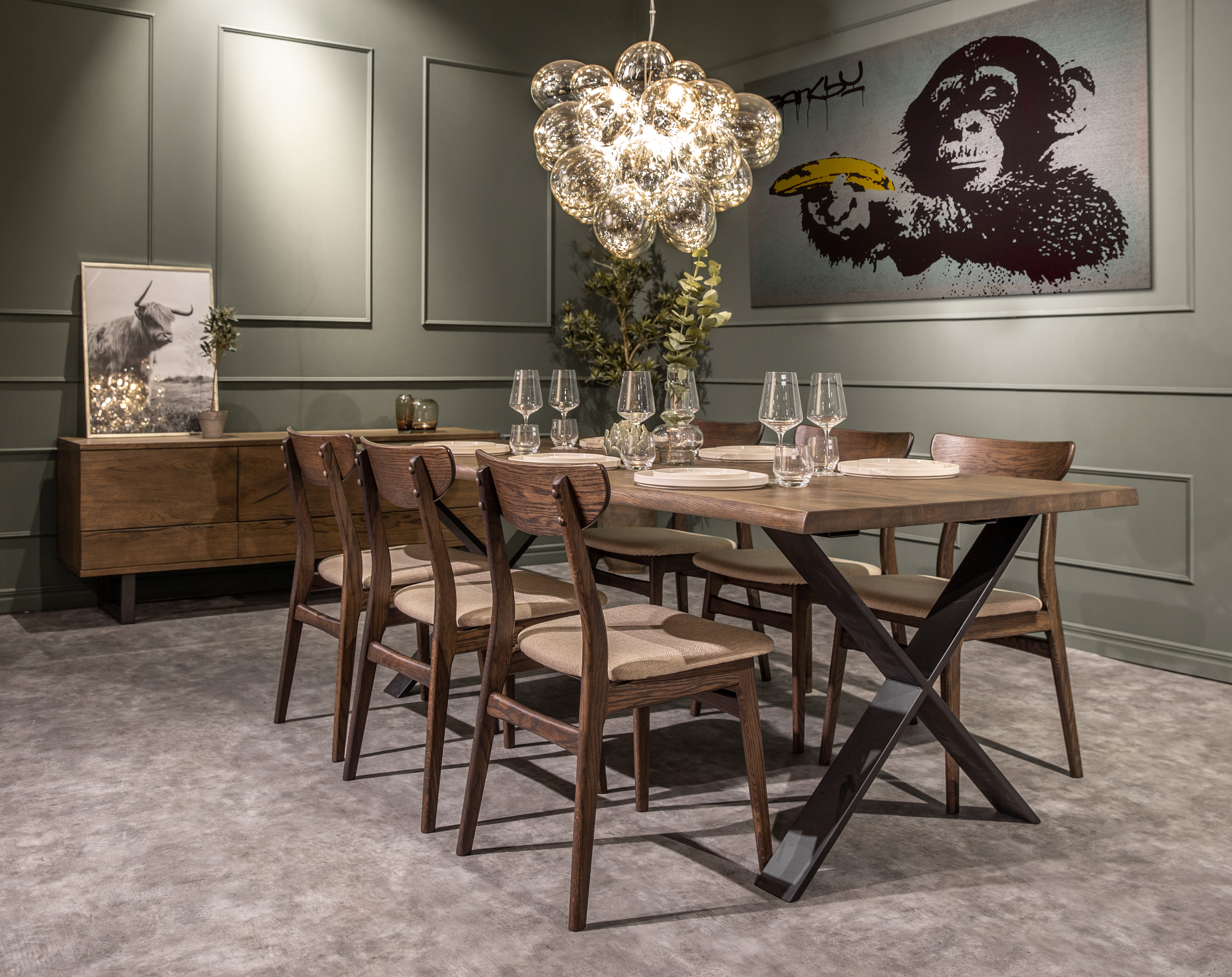 Exxet matbord smoked ek med Rodham stolar
