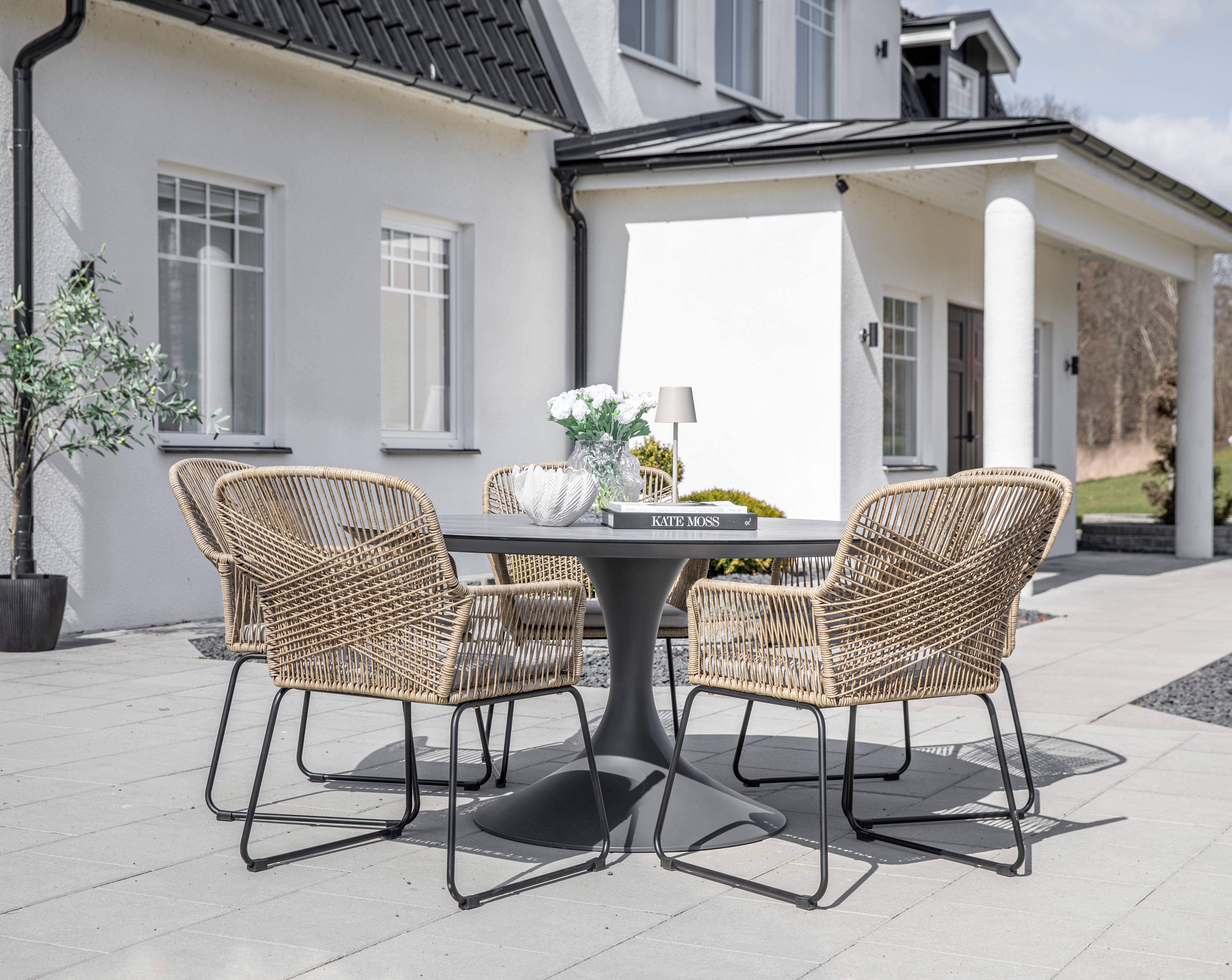 Tropez matgrupp med Moreno stolar