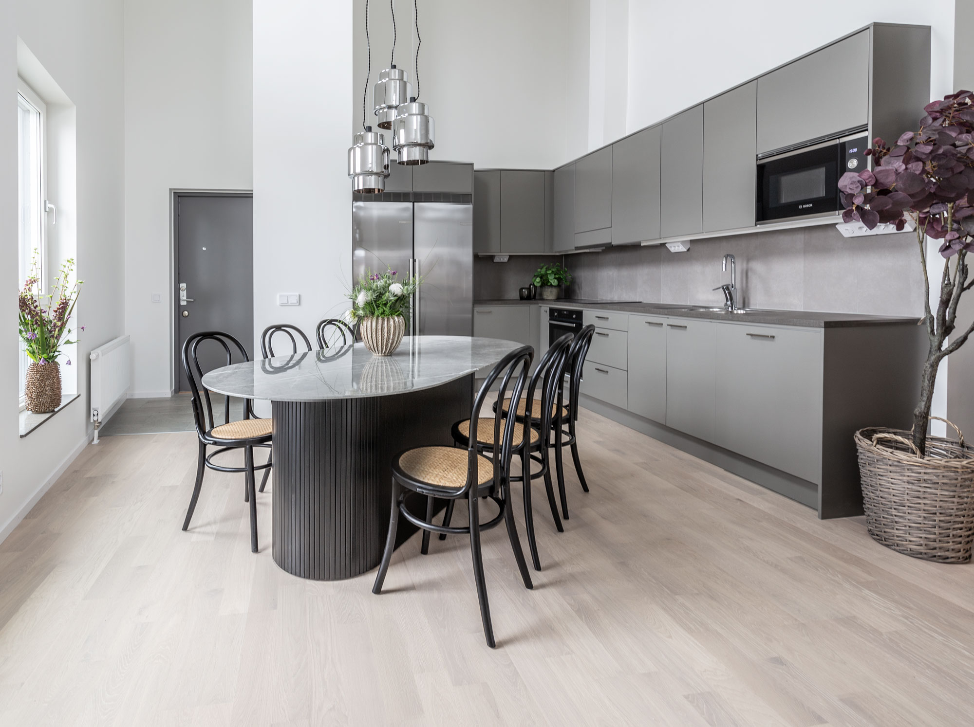 Marble matbord ovalt svart+ sigrid
