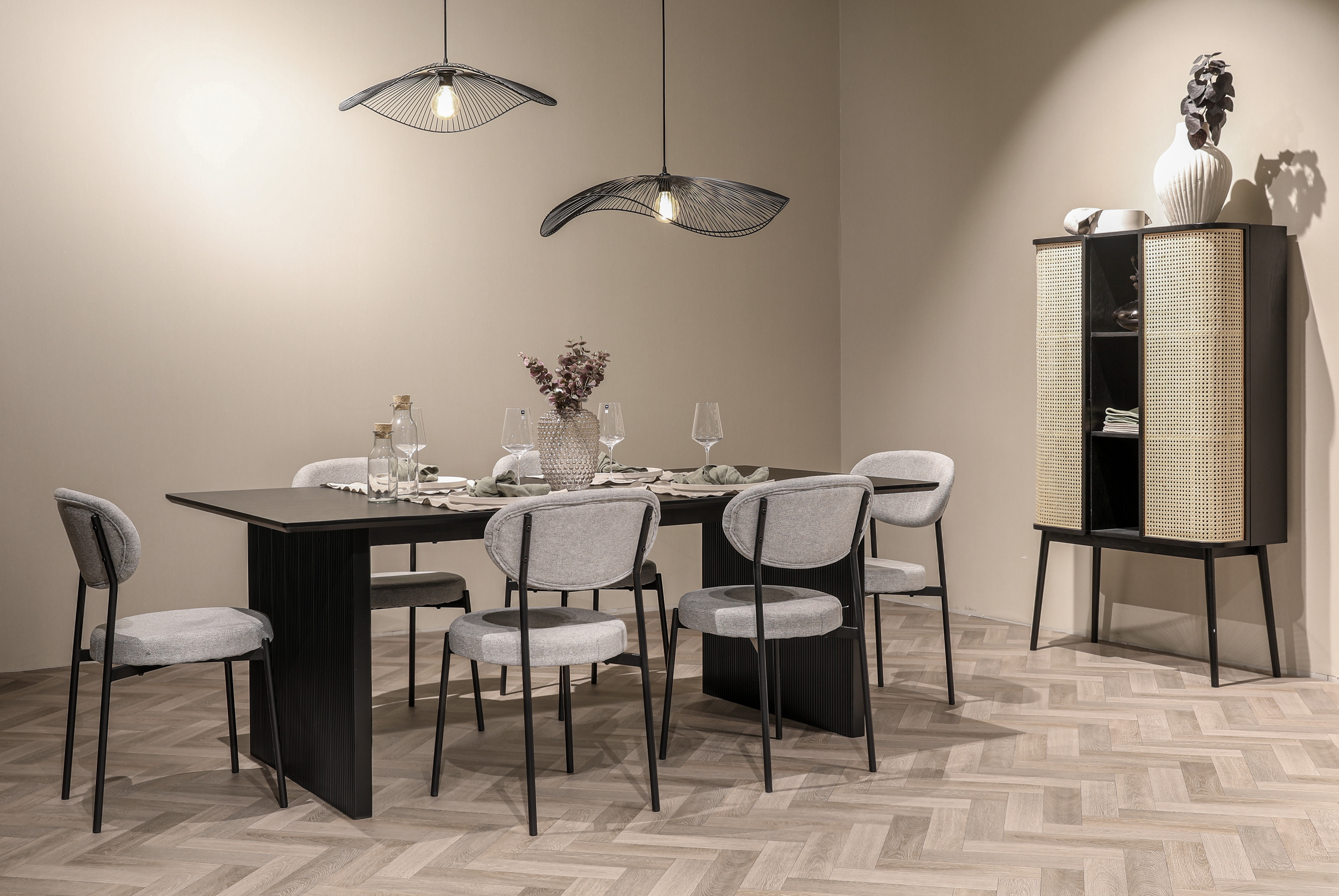 Virsbo matbord med Tindra stolar