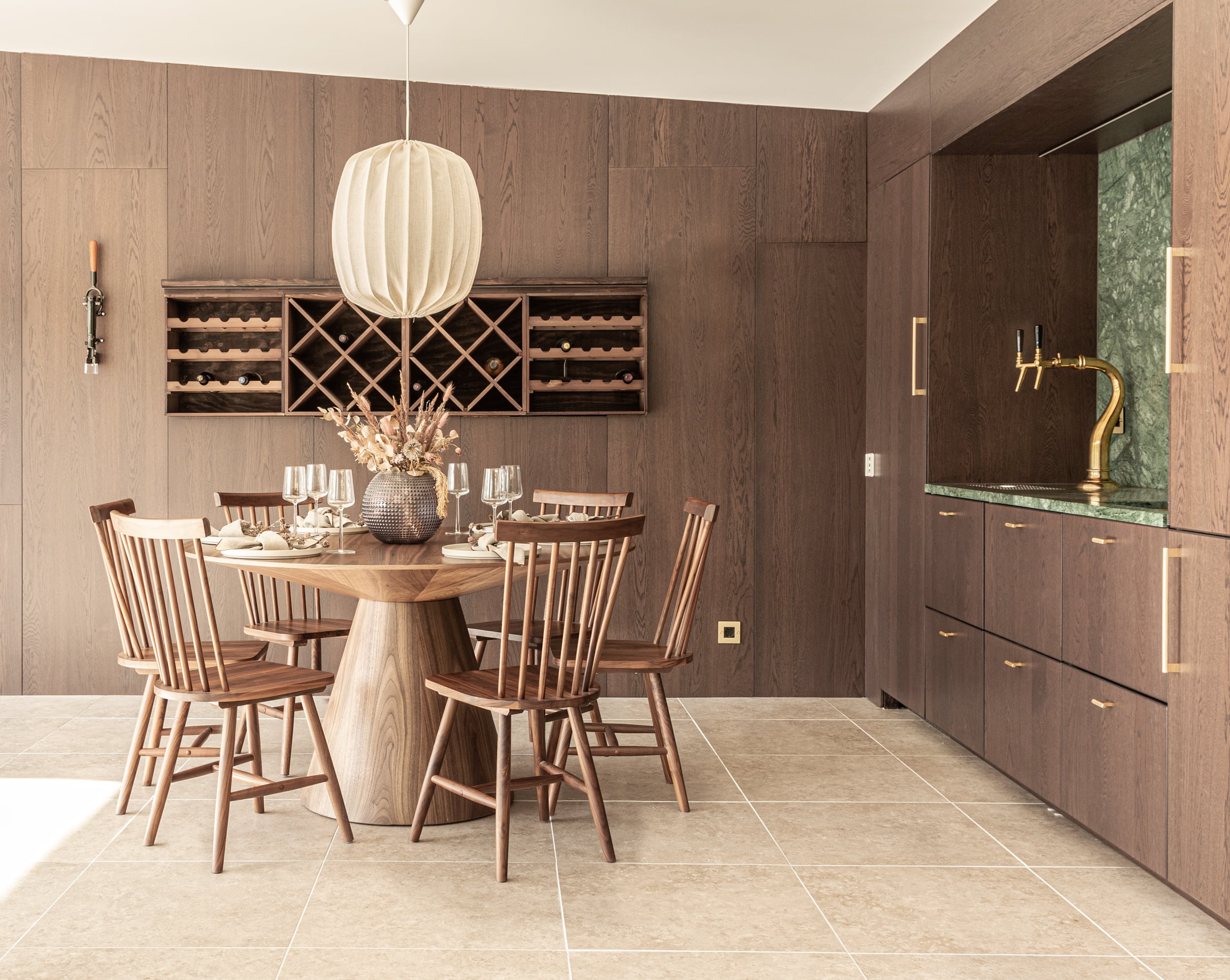 Float matbord 137cm valnöt med stol 1 stolar